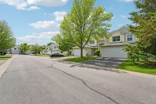2744 Wagon Wheel Trl, Chaska, MN 55318 - Photo 4