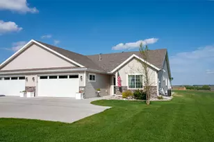 1827 S Cascade St, Fergus Falls, MN 56537 - Photo 1
