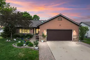 430 2nd St SE, Plainview, MN 55964 - Photo 2