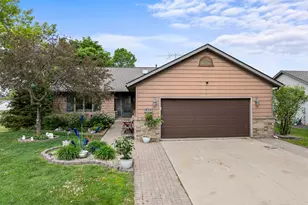 430 2nd St SE, Plainview, MN 55964 - Photo 2