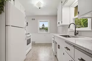 1015 Dionne St, Roseville, MN 55113 - Photo 10