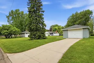 1015 Dionne St, Roseville, MN 55113 - Photo 30