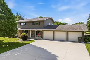 1203 22nd Ave SW, Austin, MN 55912 - Photo 2