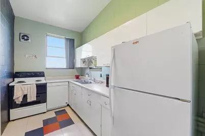612 N Brown Street, Winthrop, MN 55396 - Photo 2