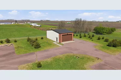 612 N Brown Street, Winthrop, MN 55396 - Photo 2