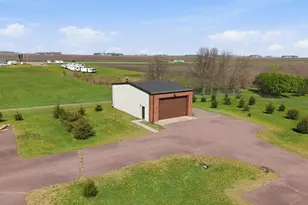 612 N Brown St, Winthrop, MN 55396 - Photo 2