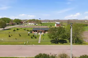 612 N Brown St, Winthrop, MN 55396 - Photo 34