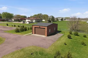 612 N Brown St, Winthrop, MN 55396 - Photo 30