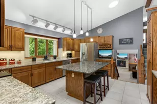 105 Interlachen Rd, Burnsville, MN 55306 - Photo 10