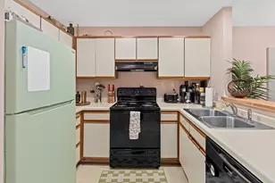 7631 Edinborough Way, Edina, MN 55435 - Photo 4
