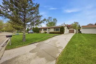 434 Dale Ave, Moorhead, MN 56560 - Photo 2