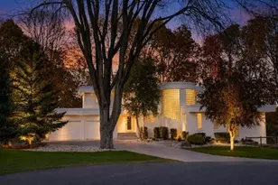 317 Meadow Woods Dr, Mankato, MN 56001 - Photo 2