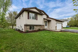 518 Horseshoe Ln, Braham, MN 55006 - Photo 4