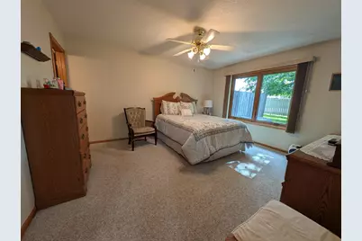 2316 Viola Heights Drive NE, Rochester, MN 55906 - Photo 4