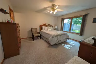 2316 Viola Heights Dr NE, Rochester, MN 55906 - Photo 4