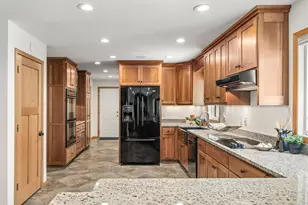 8125 Tierneys Woods Curv, Bloomington, MN 55438 - Photo 24