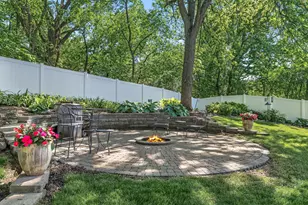 8125 Tierneys Woods Curv, Bloomington, MN 55438 - Photo 18