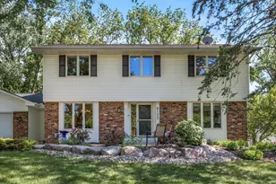 8125 Tierneys Woods Curv, Bloomington, MN 55438 - Photo 4