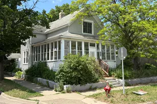 1059 Marion St, Saint Paul, MN 55117 - Photo 1