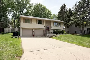 1925 Driftwood Ave, Worthington, MN 56187 - Photo 2