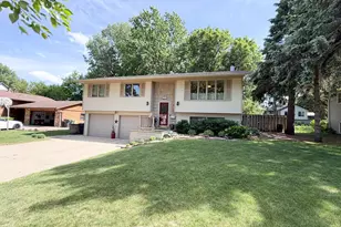 1925 Driftwood Ave, Worthington, MN 56187 - Photo 4