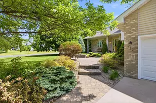 222 Greenbriar Ln, Buffalo, MN 55313 - Photo 2