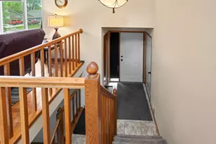 2408 Crestmount Ln, Burnsville, MN 55306 - Photo 4