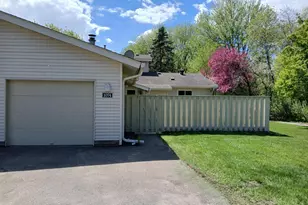 1074 Carmel Ct, Shoreview, MN 55126 - Photo 2