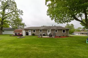 360 N Park Ave, Le Center, MN 56057 - Photo 42
