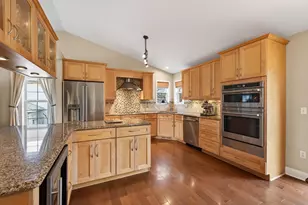 392 Pendryn Hill Curve, Woodbury, MN 55125 - Photo 4
