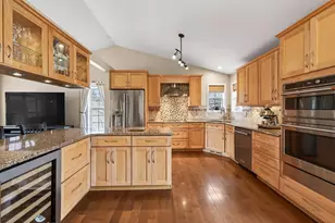 392 Pendryn Hill Curve, Woodbury, MN 55125 - Photo 2