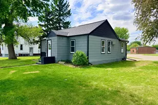 1857 1st Ave, Worthington, MN 56187 - Photo 2