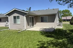 306 11th Ave NE, Waseca, MN 56093 - Photo 2