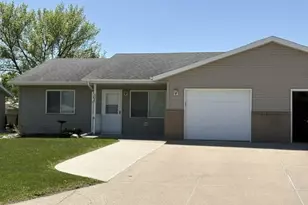 306 11th Ave NE, Waseca, MN 56093 - Photo 1