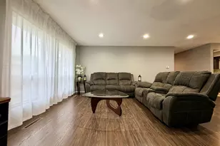 1736 Douglas Ave, Worthington, MN 56187 - Photo 4