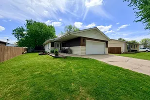 1736 Douglas Ave, Worthington, MN 56187 - Photo 2