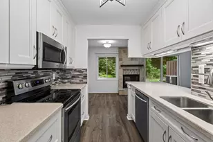 47 River Woods Ln, Burnsville, MN 55337 - Photo 4