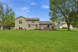 971 Lacy Ct, Belle Plaine, MN 56011 - Photo 2