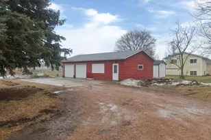 910 Golf Course Rd NW, Hutchinson, MN 55350 - Photo 2