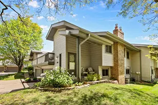 9731 Dorset Ln, Eden Prairie, MN 55347 - Photo 4