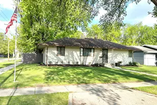 2113 9 1/2 Street N, Fargo, ND 58102 - Photo 2