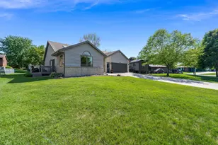 1955 Dorathea Blvd, Worthington, MN 56187 - Photo 2
