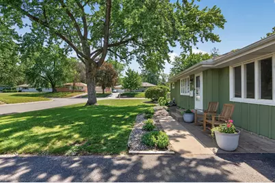 121 E 94 1/2 Street, Bloomington, MN 55420 - Photo 4