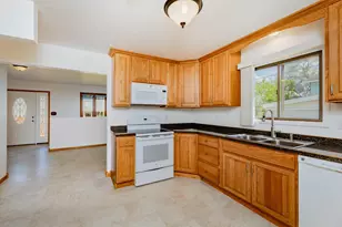 822 16th St N, Moorhead, MN 56560 - Photo 8