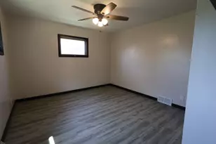 10 E 4th St, Morris, MN 56267 - Photo 20