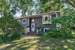 128 Birchwood Dr N, Stillwater, MN 55082 - Photo 2