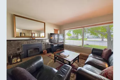 1020 W Lincoln Avenue, Fergus Falls, MN 56537 - Photo 6
