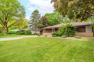 2851 Dellwood St, Roseville, MN 55113 - Photo 4