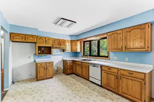 2219 Vivian Ln, Saint Paul, MN 55119 - Photo 8