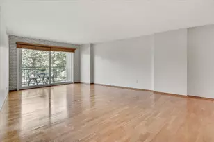210 W Grant St, Minneapolis, MN 55403 - Photo 4